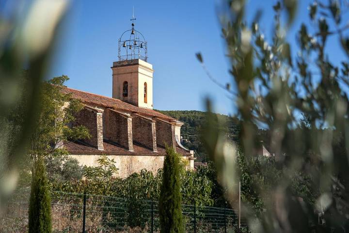 Location de vacances pour 6 personnes, avec piscine ainsi que jardin et vue dans Office de Tourisme du Beausset - 2