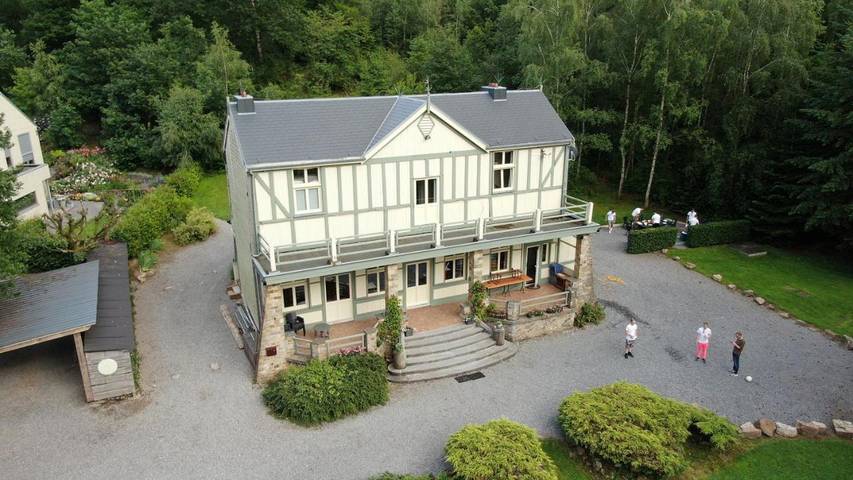 Location de vacances pour 10 personnes, avec bassin pour enfant et vue ainsi que piscine et jardin dans Polleur - 3