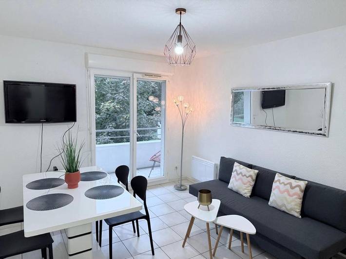 Gîte pour 4 personnes, avec piscine et balcon à Pineuilh - 2