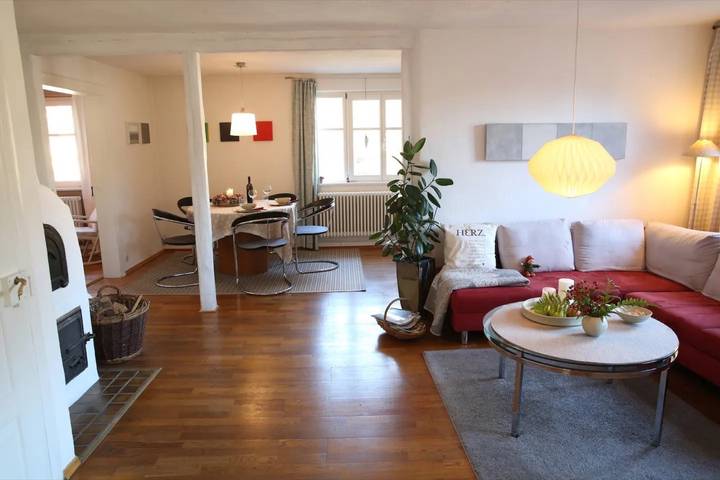Apartamento entero, Apartamento 'Luise Im Künstlerhaus' con terraza privada, balcón y Wi-Fi in Leópolis, Landkreis Südwestpfalz