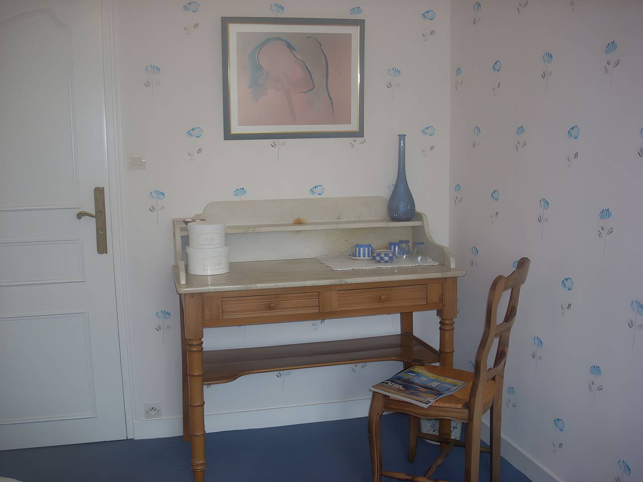 Bed and Breakfast 'La Chambre Bleue' with Shared Terrace, Shared Garden and Wi-Fi in Lanhouarneau, Morlaix region