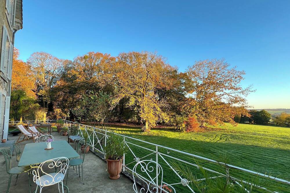 Grande maison de charme avec parc privé (10 pers) – calme absolu in Neuvy-Deux-Clochers, Région de Bourges