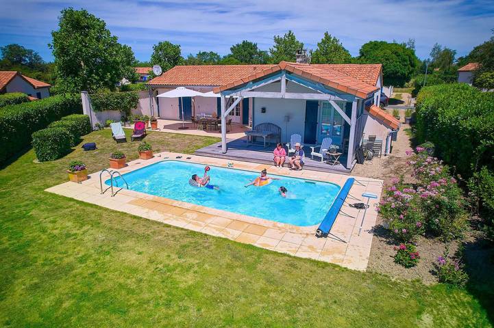 Maison de vacances pour 6 personnes, avec piscine à Vasles