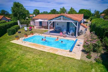 Cottage pour 6 personnes, avec piscine à Vasles