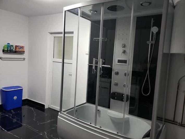 Maison d’hôte pour 2 personnes, avec Balcon et Terrasse ainsi que Jardin et Piscine