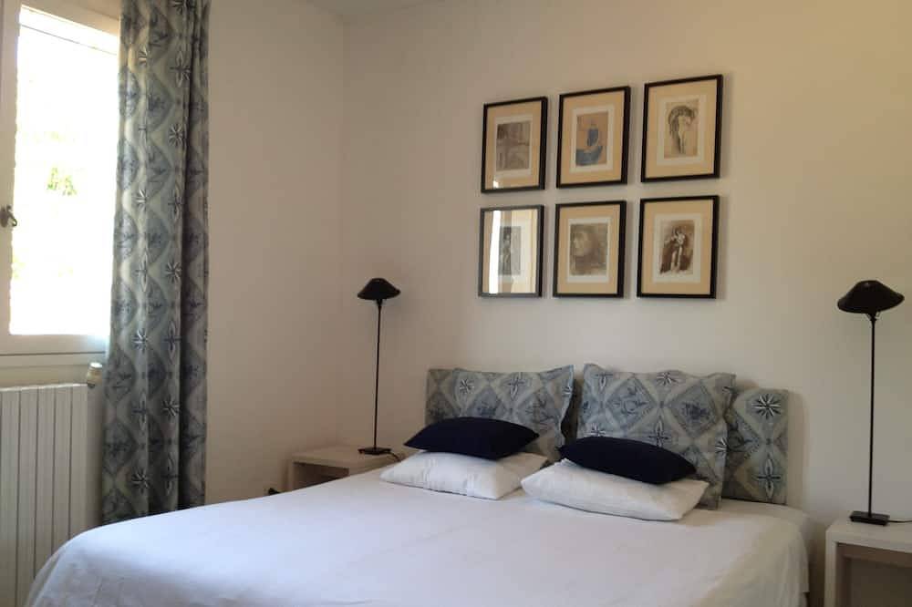 Charming Village House, Uzes 5 Km, Pool, ummauerten Gärten, Ansichten, 2 Schlafzimmer in Serviers-et-Labaume, Nimes und Umgebung