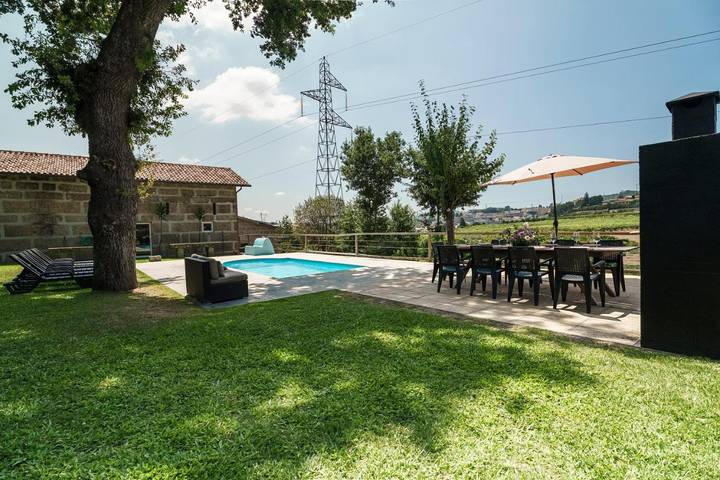 Casa de férias para 10 pessoas, com Jacuzzi e Terraço e ainda Jardim and Piscina em Guimarães