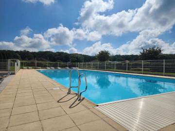 Maison de vacances pour 4 personnes, avec piscine et jardin ainsi que terrasse et bassin pour enfant, adapté aux familles dans les Deux-Sèvres