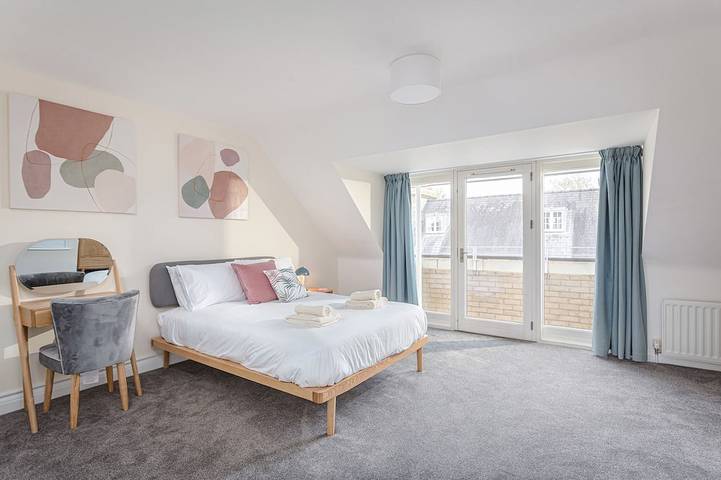 3 Bedroom Jesus Green Townhouse with Parking in Market Ward, Cambridge