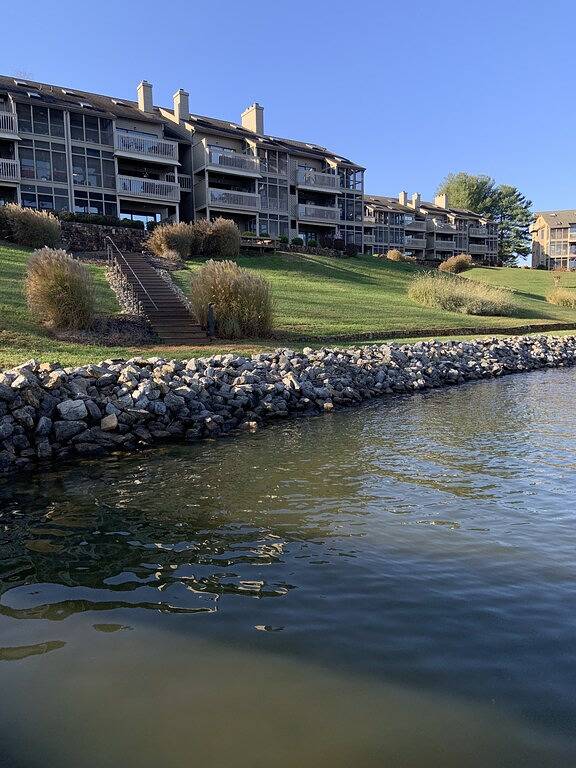Ganze Wohnung, Smith Mountain Lake Condo with Main Channel Views in North Shore, Smith Mountain Lake