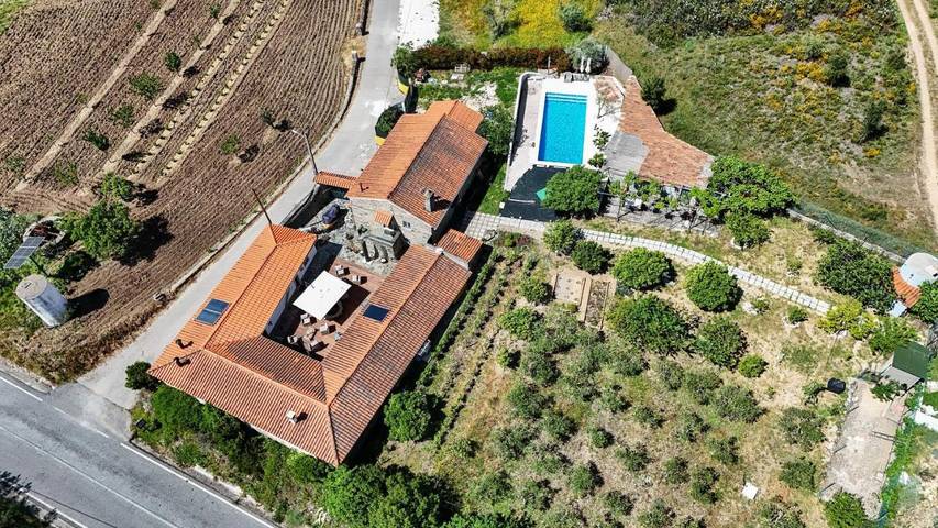 Location de vacances pour 2 personnes, avec vue ainsi que piscine et jardin à Vila de Rei