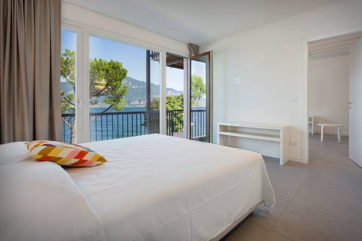Ganze Wohnung, Apartment Azzurro front Lake in Pai (Gardasee), Torri del Benaco