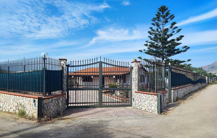 Casa vacanza per 10 persone a Carini