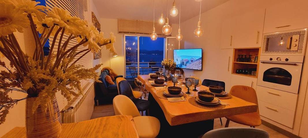 Gîte pour 8 personnes, avec Balcon ainsi que Terrasse et Vue dans Combarro