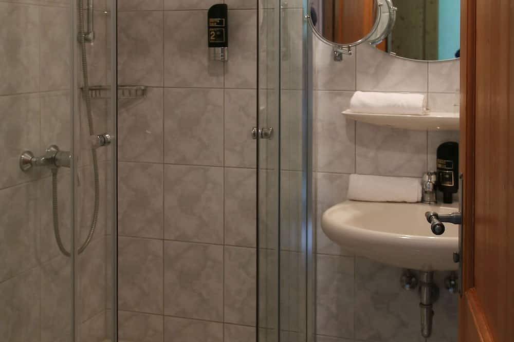 Ganze Wohnung, Appartement 6 mit separatem Schlafzimmer im Obergeschoss in Soyen, Landkreis Rosenheim