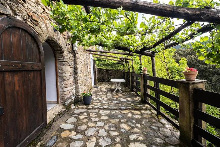 Gîte pour 6 personnes, avec terrasse, animaux acceptés à Saint-Hilaire-de-Lavit