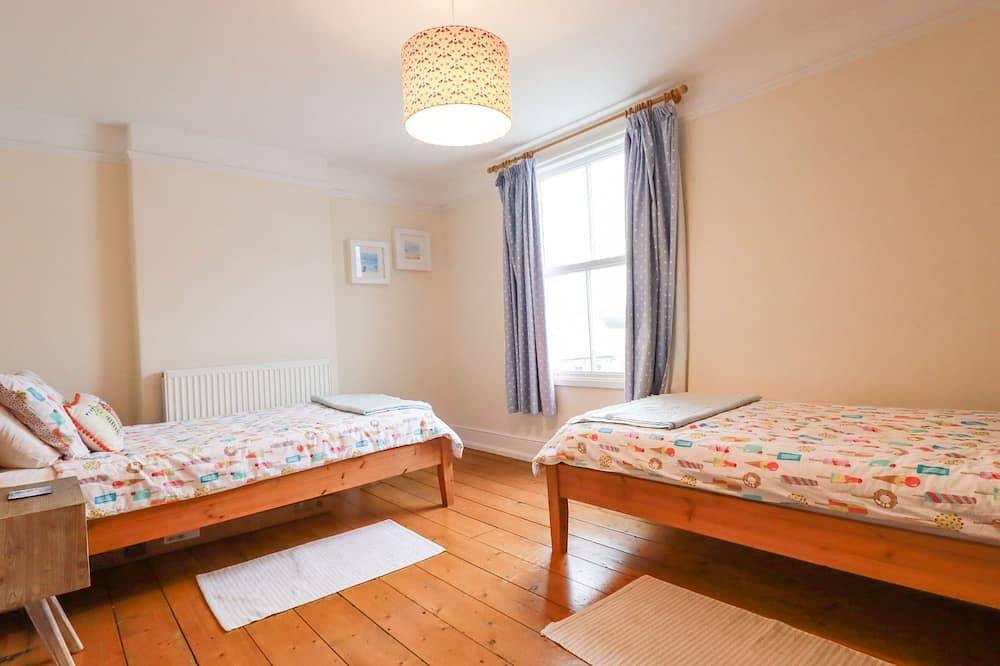 Pepperpot Cottage, family friendly, country holiday cottage in Bude in Bude, Cornwall