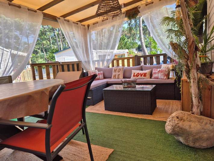 Camping pour 8 personnes, avec vue ainsi que piscine et jardin, animaux acceptés dans Claouey - 2