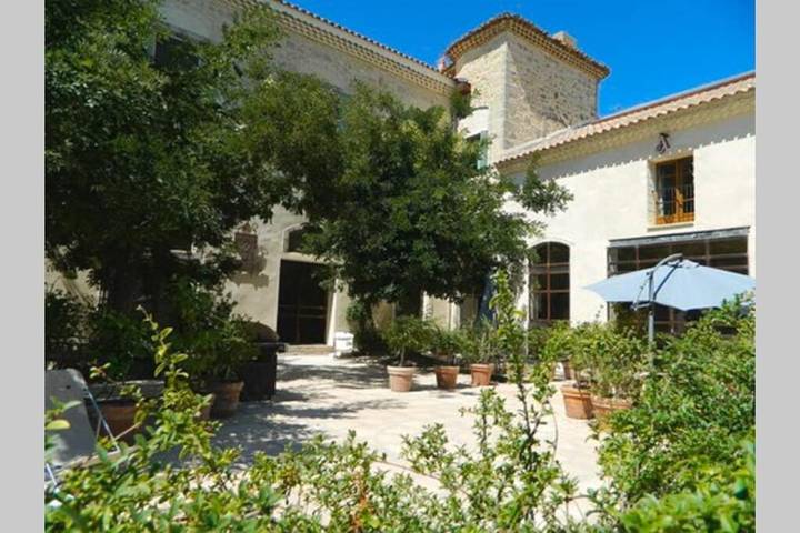 Maison de vacances pour 10 personnes, avec jacuzzi et sauna ainsi que jardin et piscine, adapté aux familles