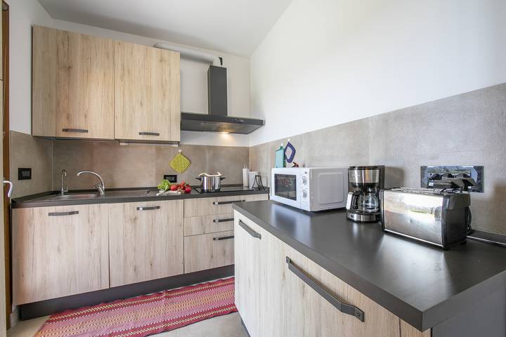 Ferienhaus für 6 Personen, mit Pool und Meerblick sowie Seeblick und Terrasse, kinderfreundlich in Gardasee-Lombardei - 4