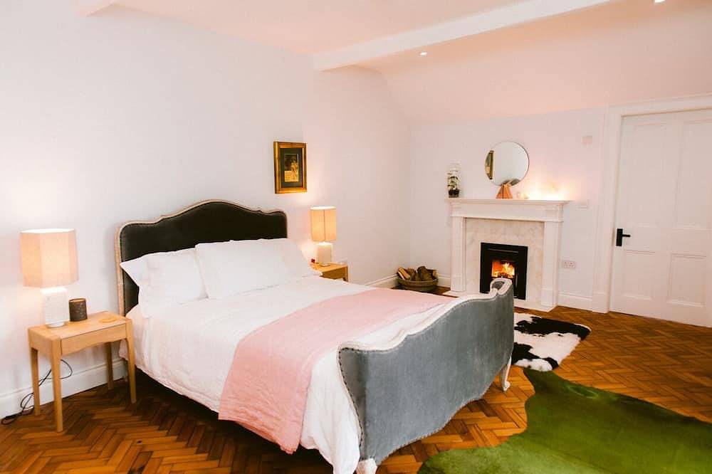 Earth House Scotland - Stunning Historic Fishing Lodge on the River Spey in Aviemore, Highlands