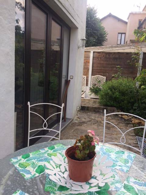 Location de vacances pour 4 personnes, avec Terrasse ainsi que Jardin et Vue à Montlignon
