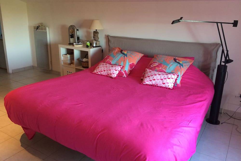 A real holiday home for a real vacation close to the beaches. in Saint-Laurent-d'Aigouze, Côte d'Améthyste