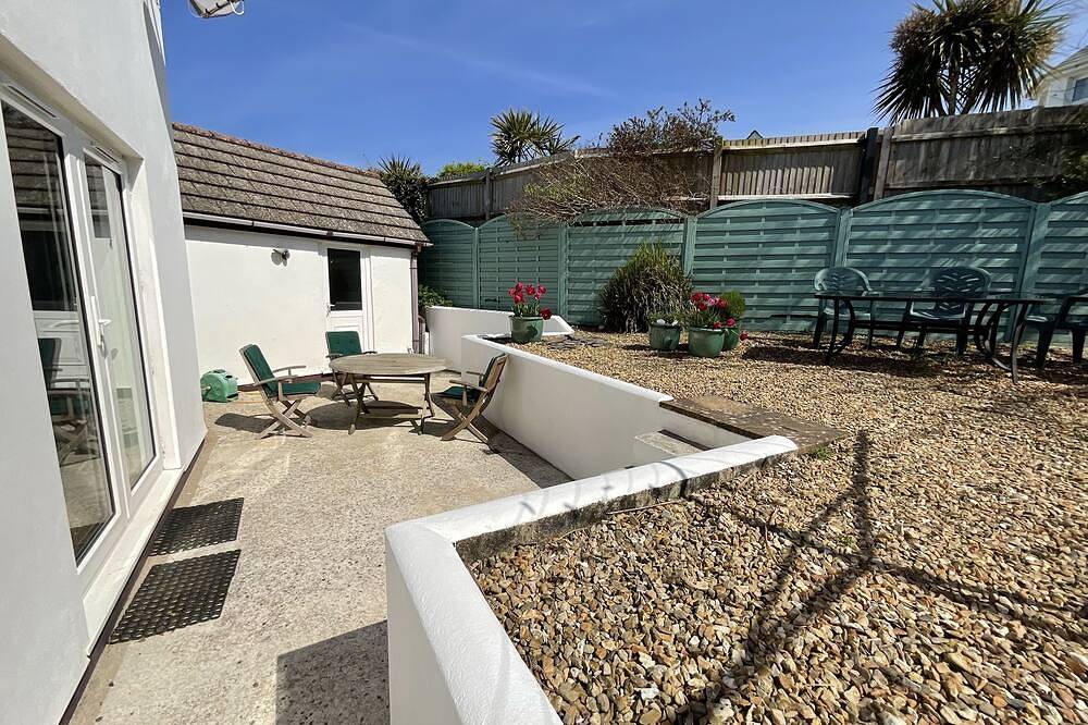 2 Min Walk To Trevone Beach in Trevone, Cornwall