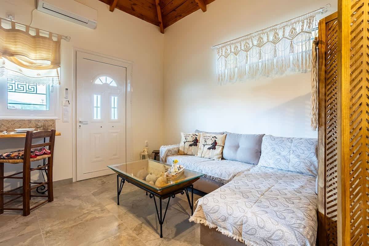 Petalidi Sunny Home Two - Cozy Garden Escape, foto 11