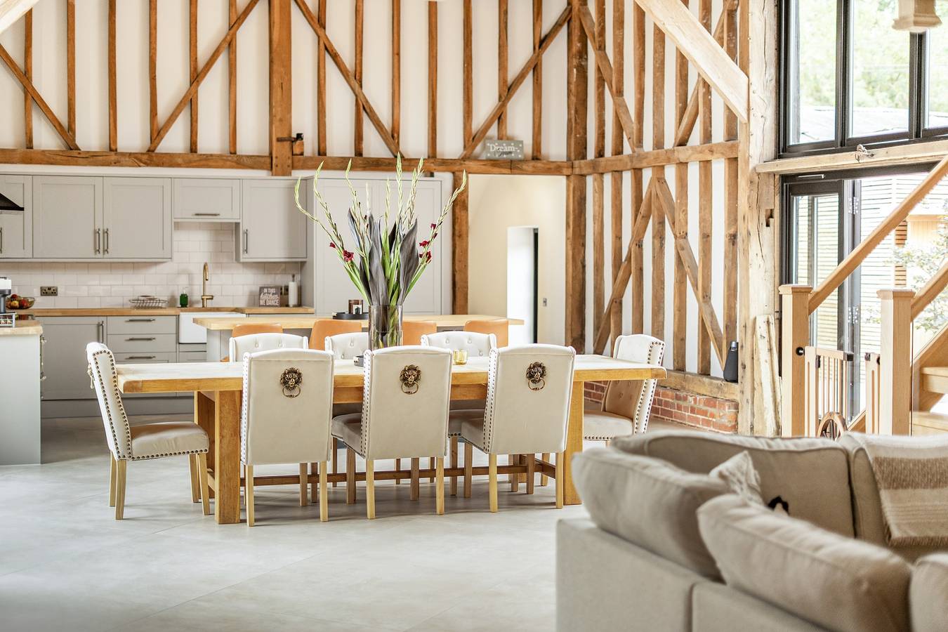 Barn - Sleeps 10 - Hot Tub - Parking in Salfords and Sidlow, Surrey