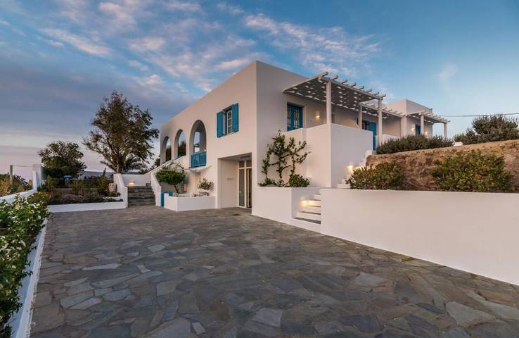 Apartment for 4 people, with Balcony and Terrace as well as Hot tub and Garden in Milos