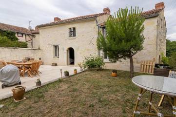 Gîte pour 15 personnes, avec jardin et vue à Dénezé-sous-Doué