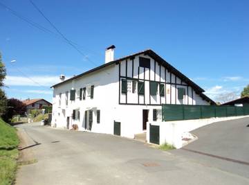 Gîte pour 8 personnes, avec terrasse à Ustaritz