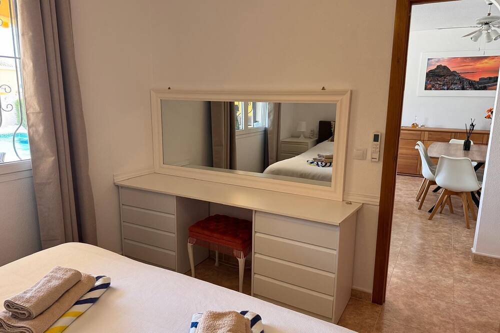 Stylish villa for 6 with private pool in quiet Busot. in Busot, Costa Blanca