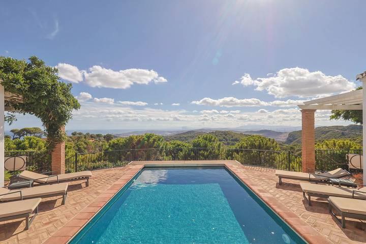 Finca für 8 Personen, mit Balkon und Terrasse sowie Garten in Casares