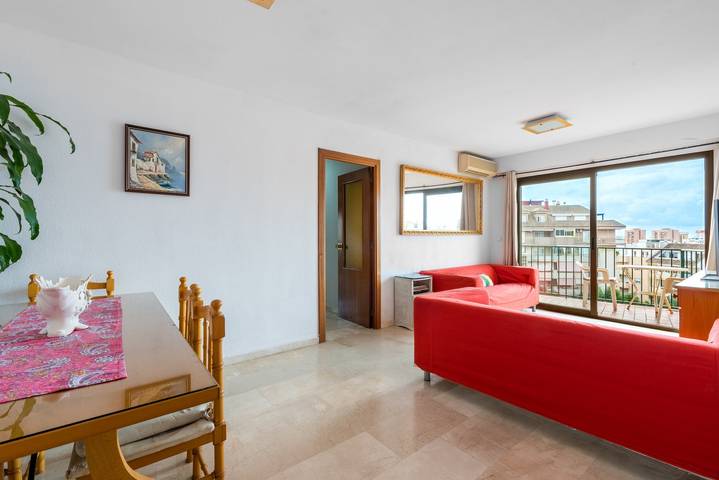 Entire apartment, Vacation Apartment in Central Fuengirola with Balcony, Air Conditioning, and Wifi in Fuengirola Centre, Fuengirola