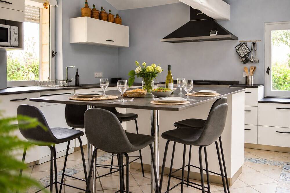 Manoir de charme – 320 m², piscine, wifi et jardins au cœur de la campagne in Dénezé-sous-Doué, Vallée de la Loire