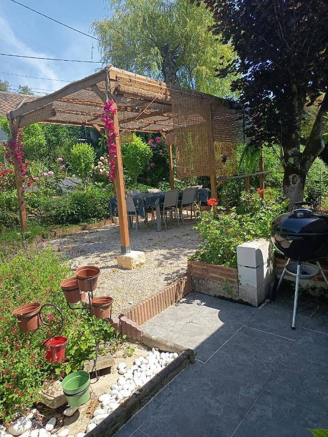 Chambre d’hôte pour 3 personnes, avec piscine ainsi que jardin et vue dans Yonne - 4