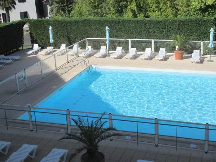 Gîte pour 3 personnes, avec Balcon et Terrasse ainsi que Jardin et Piscine dans Golf De La Nivelle