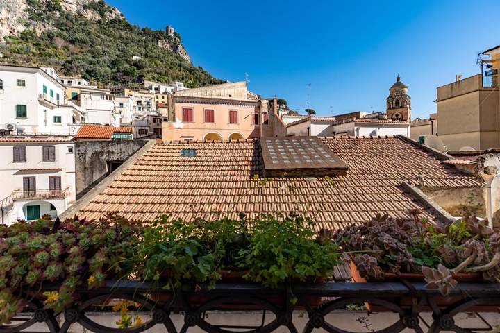 Ganze Wohnung, Ferienwohnung für 5 Personen mit Balkon/Terrasse in Spiaggia libera Amalfi (Amalfi), Amalfi