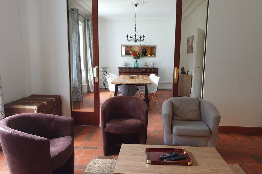 Exceptionnelle maison avec 2 grands jardins proche centre de Nantes. 31 pers.max in Nantes, Région de Nantes
