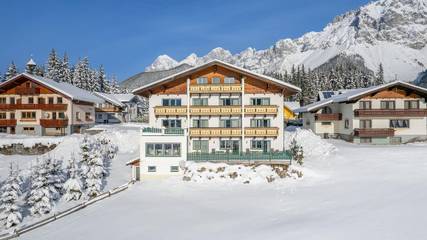 Ferienwohnung für 2 Personen, mit Seeblick und Balkon sowie Sauna, kinderfreundlich in Ramsau am Dachstein