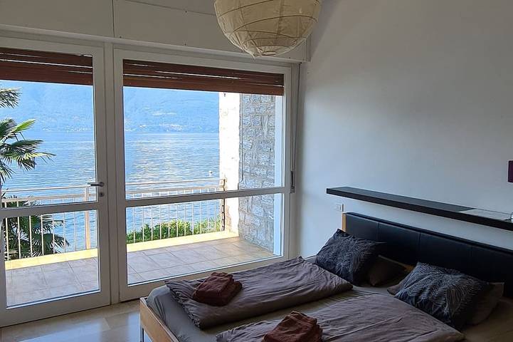 Villa Alba - Stunning Views and Direct Access to the Beach in Porto Valtravaglia, Lago Maggiore (Lombardia)