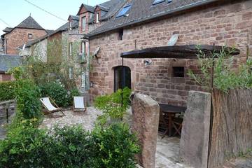 Gîte pour 6 personnes, avec terrasse à Sébrazac