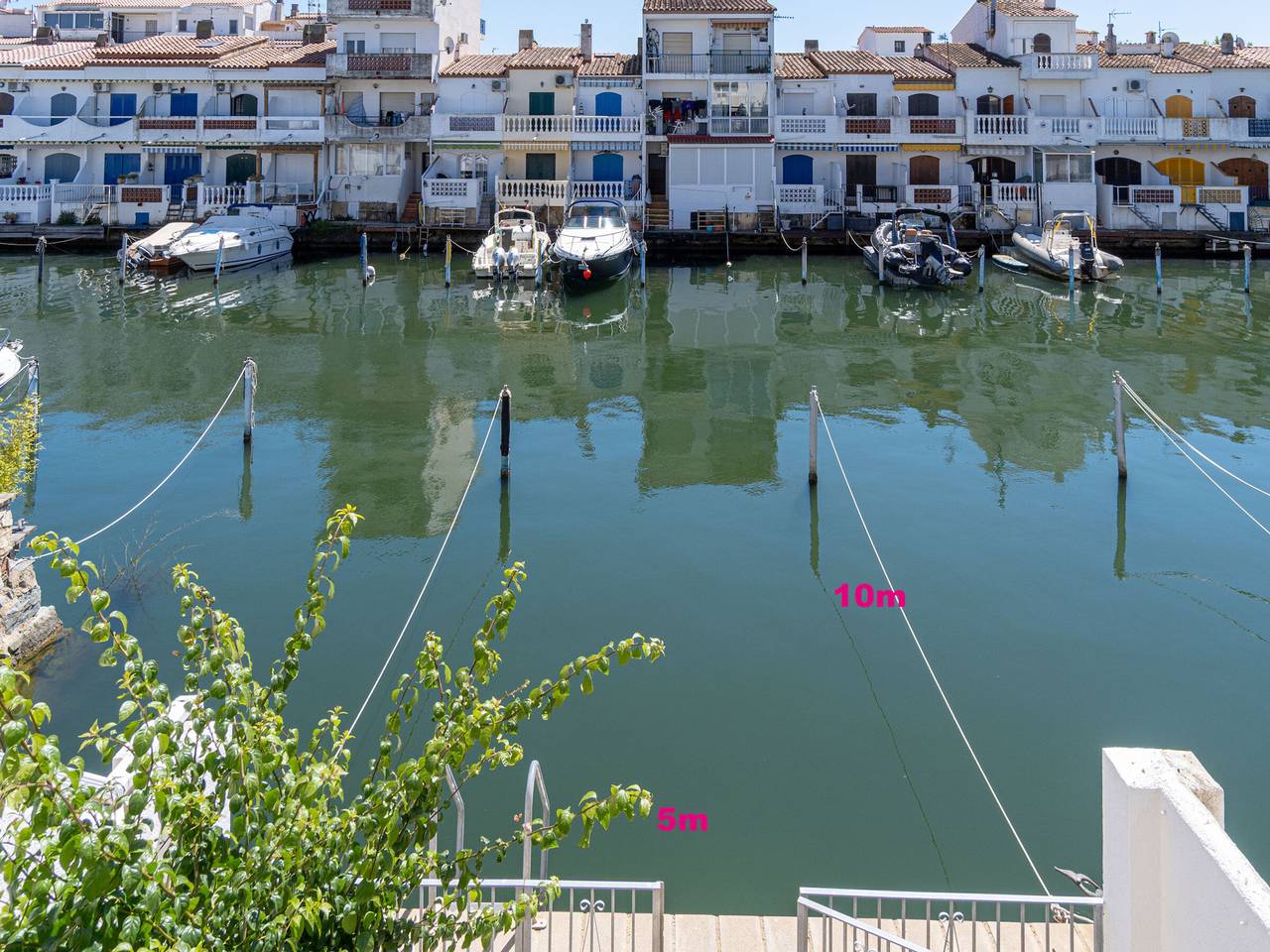 Villa à Empuriabrava 8 pers, bord du canal, garage privé & amarre, à 850 m de la plage in Empuriabrava, Haut-Ampurdan