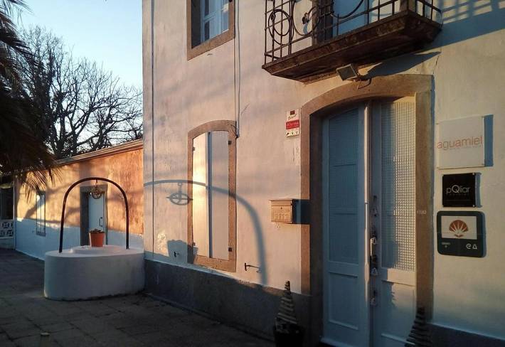 Casa rural para 2 personas, con jardín además de vistas y terraza en Moeche