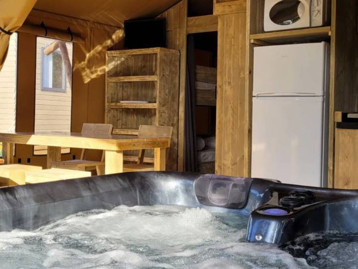 Camping pour 4 personnes, avec terrasse et piscine à Grimaud - 3