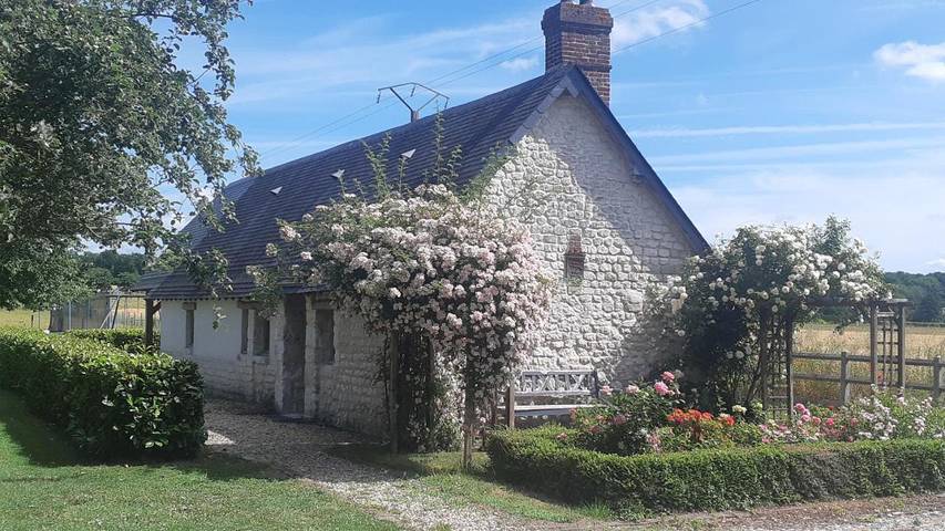 Location de vacances pour 4 personnes, avec Terrasse ainsi que Jardin et Piscine à Sahurs