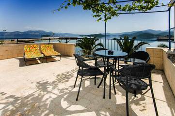 Gîte pour 5 personnes, avec terrasse ainsi que vue et sauna à Drače
