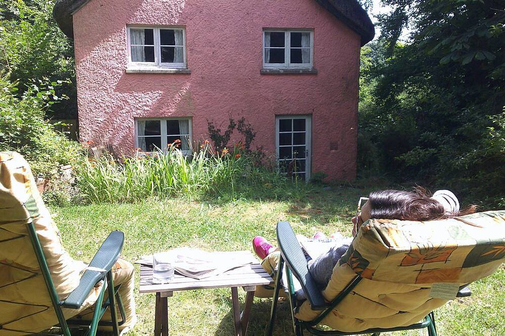 Borrowers' Thatched Cottage in the heart of North Devon's unspoilt countryside in Hartland, Hartland Devon Heritage Coast